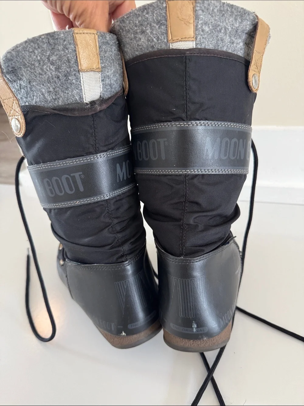 Moon Boot Women’s 7.5 Boots Nylon Lace Up Colorblock Black Gray Waterproof